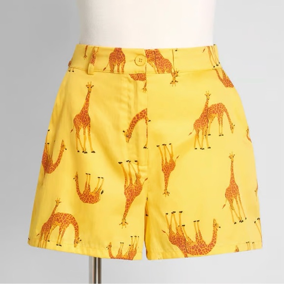 New ModCloth The Spring of Things Shorts Yellow Giraffes - Picture 1 of 8